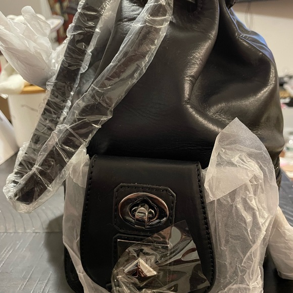 Hayden Harnett for Walt Disney with black zippers & hardware. Includes dust bag - Picture 2 of 7